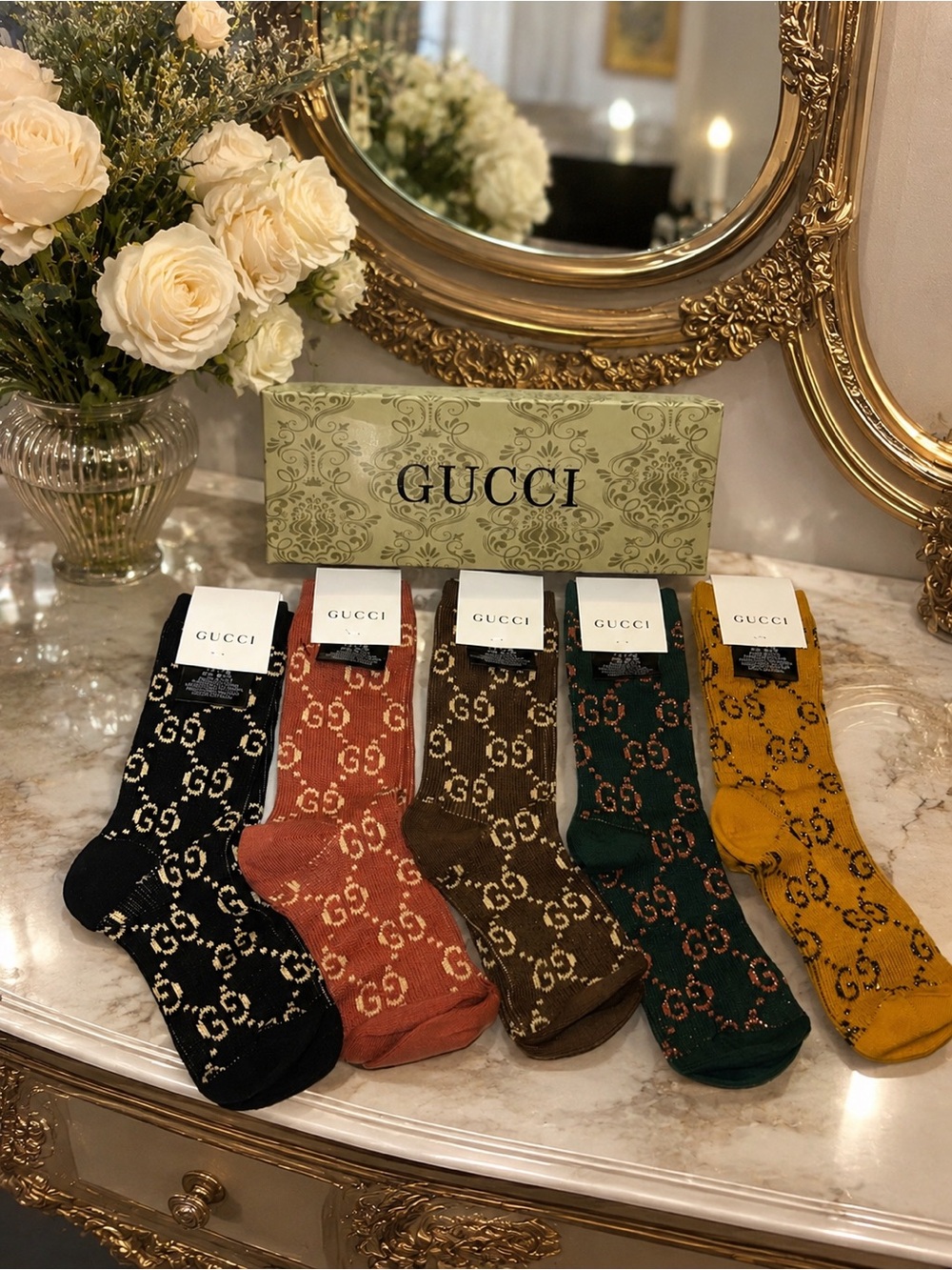 β¨CHOOSE 1β¨New ..colored pattern socks